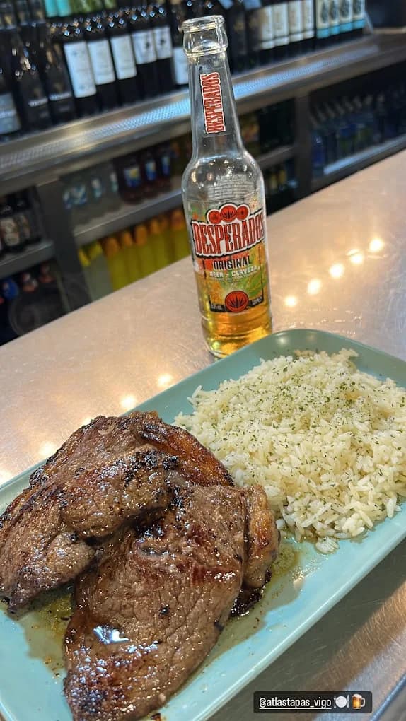 Plato de carne a la plancha con arroz